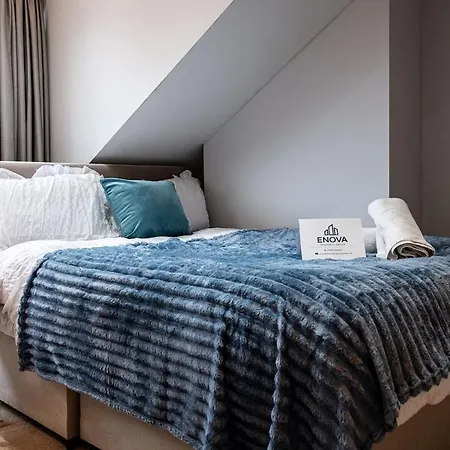 Luxe Maisonette House - Sleeps 16 - Free Parking *