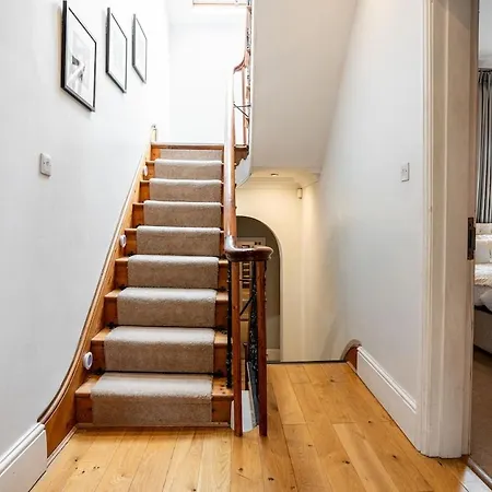 Holiday home Luxe Maisonette House - Sleeps 16 - Free Parking *