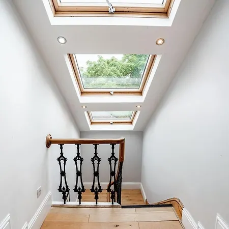 Holiday home Luxe Maisonette House - Sleeps 16 - Free Parking *