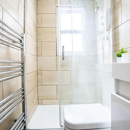 Holiday home Luxe Maisonette House - Sleeps 16 - Free Parking Leeds (West Yorkshire)