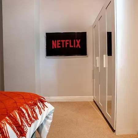 Luxe Maisonette House - Sleeps 16 - Free Parking *