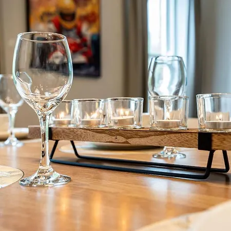 Holiday home Luxe Maisonette House - Sleeps 16 - Free Parking *