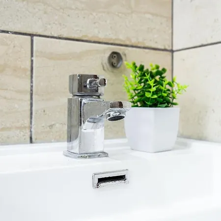 Luxe Maisonette House - Sleeps 16 - Free Parking Holiday home Leeds (West Yorkshire)