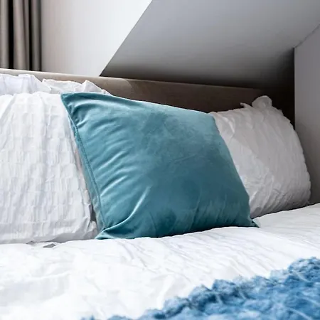 Luxe Maisonette House - Sleeps 16 - Free Parking