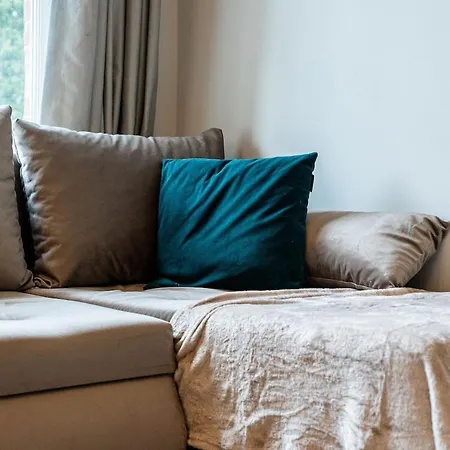Holiday home Luxe Maisonette House - Sleeps 16 - Free Parking *