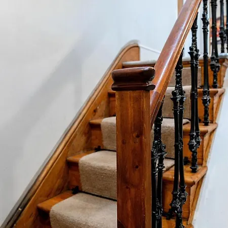 Holiday home Luxe Maisonette House - Sleeps 16 - Free Parking *