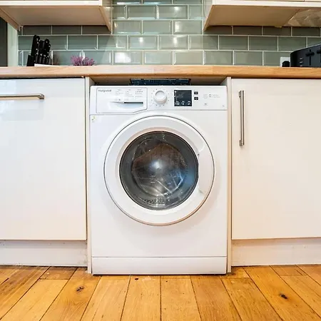 Luxe Maisonette House - Sleeps 16 - Free Parking Holiday home Leeds (West Yorkshire)