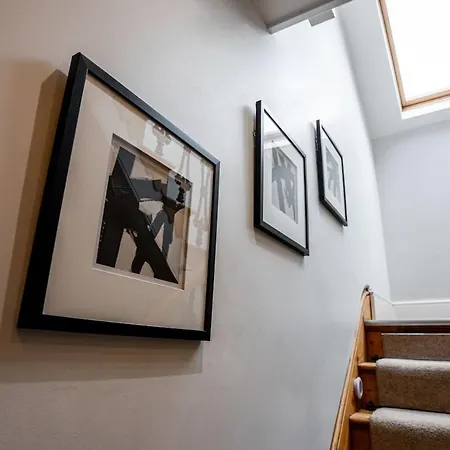 Luxe Maisonette House - Sleeps 16 - Free Parking Holiday home Leeds (West Yorkshire)
